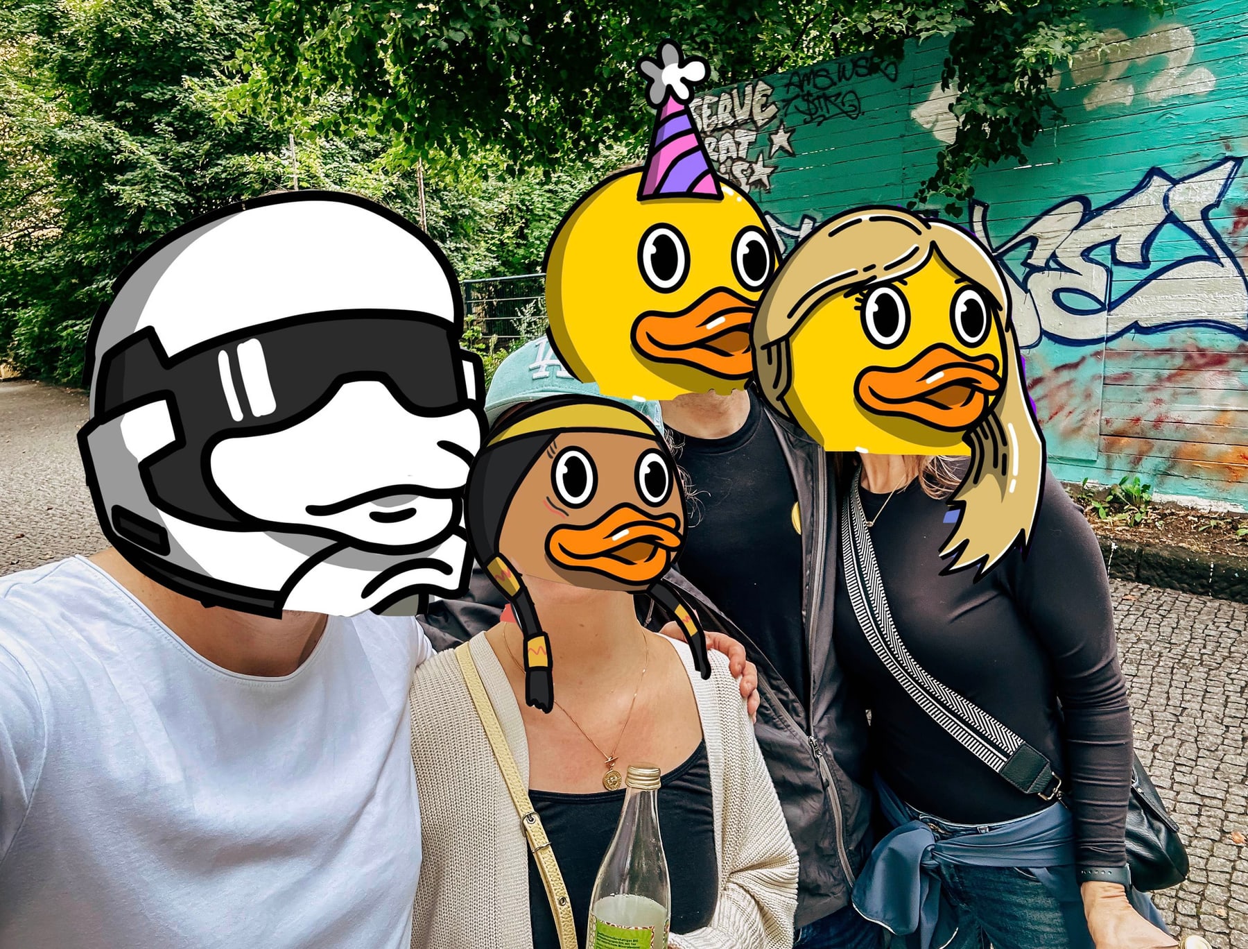 Friends behind the Duckz